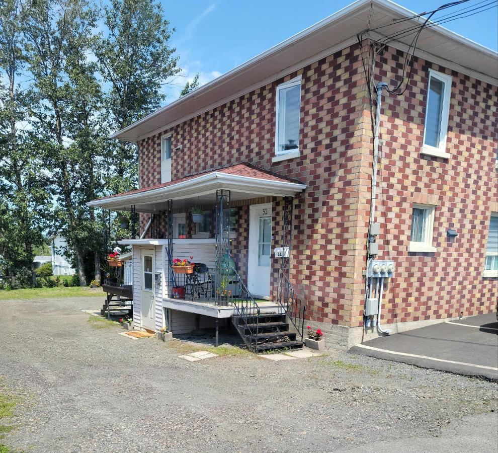 Cozy Quiet Place Next To Hwy Smart Tv+wifi+netflix * Edmundston