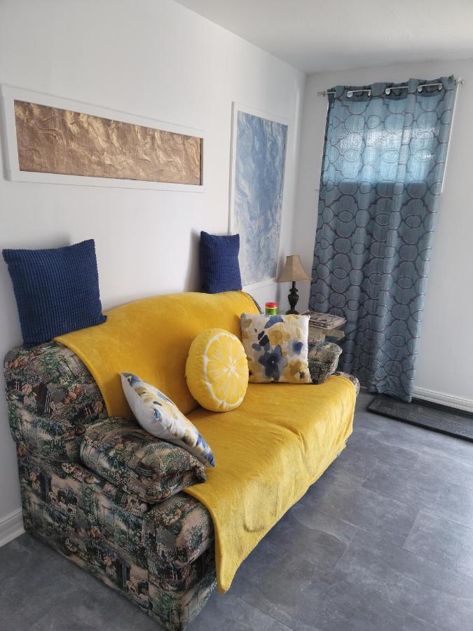 Cozy Quiet Place Next To Hwy Smart Tv+wifi+netflix Apartment Edmundston